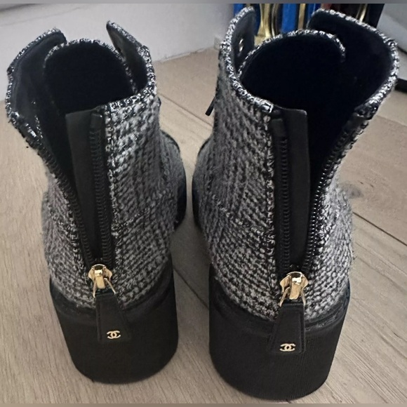CHANEL 20B Tweed Fabric Cap Toe Pearl Lace Up Ankle Bootie Boots Shoes - Picture 12 of 12
